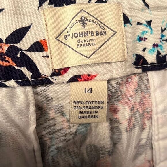 St. John's Bay Women's Multicolor Floral Crop Pants Size 14 - Picture 6 of 7